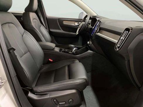 Used 2025 Volvo XC40 B5 Plus image 70