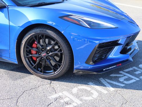 Used 2023 Chevrolet Corvette Stingray Preferred Cpe w/ Z51 Performance Package RWD image 12