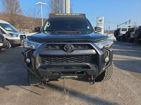 Used 2018 Toyota 4Runner TRD Off-Road Premium image 2