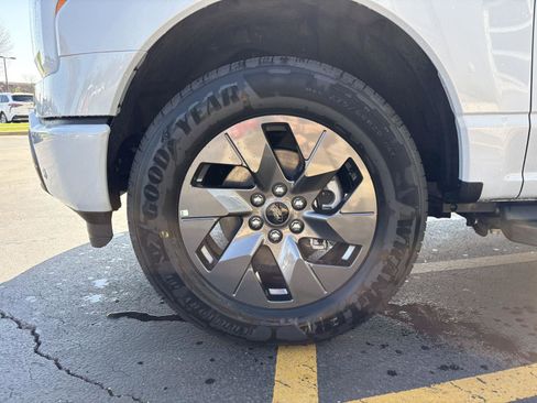 New 2025 Ford F150 Lightning Flash AWD/4WD image 27