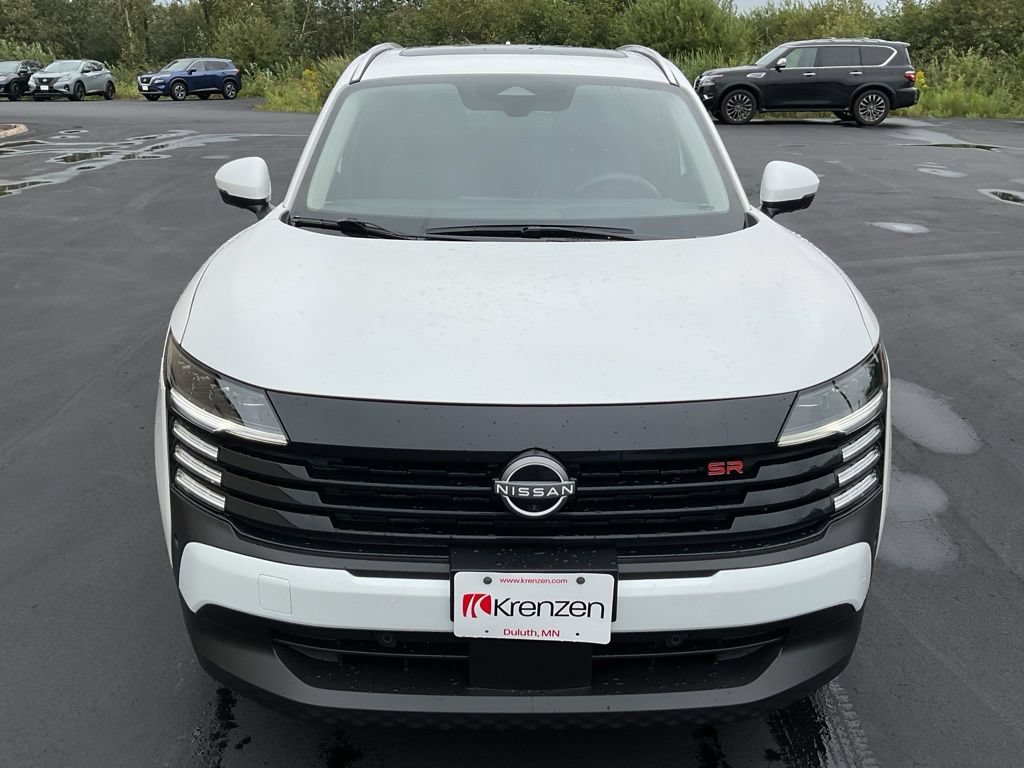 Used 2025 Nissan Kicks SR AWD/4WD image 2