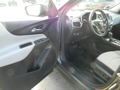 Used 2020 Chevrolet Equinox LS w/ LS Convenience Package FWD image 6
