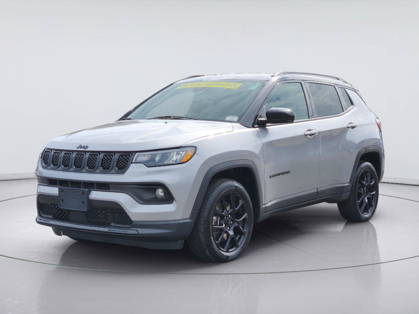 Used 2023 Jeep Compass Latitude AWD/4WD image 3