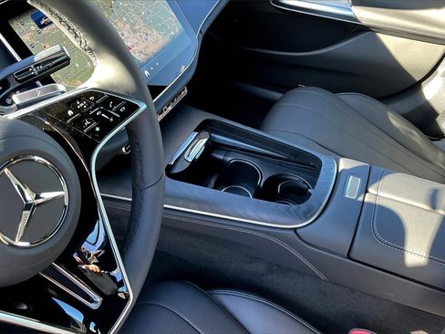 New 2026 Mercedes-Benz E 350 4MATIC Sedan image 8