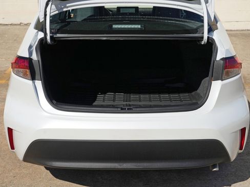 Used 2025 Toyota Corolla LE FWD image 9