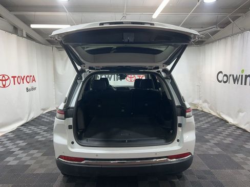 Used 2023 Jeep Grand Cherokee Limited image 19