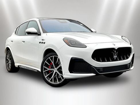 Used 2023 Maserati Grecale Trofeo AWD/4WD image 3