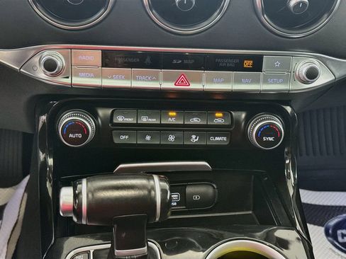Used 2018 Kia Stinger Premium AWD/4WD image 16