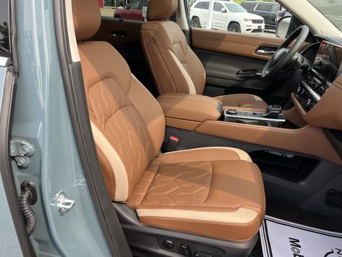New 2026 Nissan Pathfinder Platinum AWD/4WD image 3