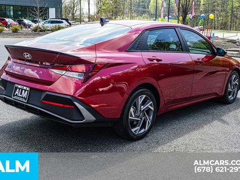Used 2025 Hyundai Elantra Sport FWD image 5