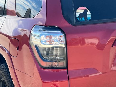 Used 2018 Toyota 4Runner 4WD image 15