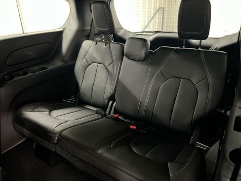 New 2026 Chrysler Pacifica Select image 28