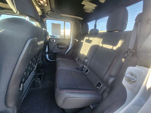 Used 2022 Jeep Gladiator Rubicon w/ Cold Weather Group image 11