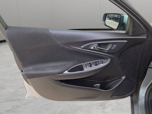 Used 2025 Chevrolet Malibu LT FWD image 12