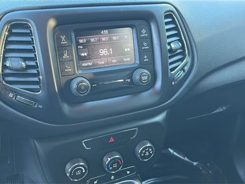 Used 2018 Jeep Compass Latitude w/ Cold Weather Group image 28