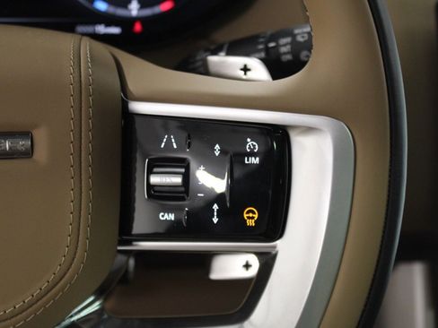 Used 2025 Land Rover Range Rover SE image 21