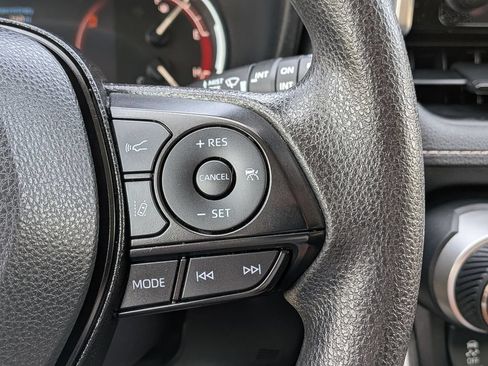 Used 2025 Toyota RAV4 XLE FWD image 23