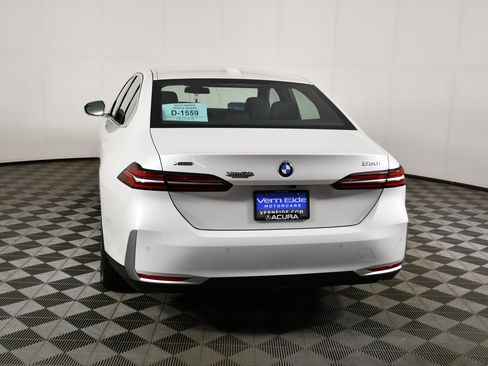 Used 2025 BMW 530i xDrive AWD/4WD image 7