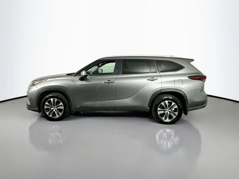 Certified 2026 Toyota Highlander XLE AWD/4WD image 4