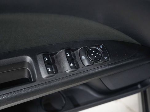 Used 2018 Ford Fusion SE FWD image 18