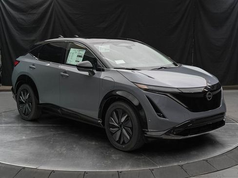 New 2025 Nissan Ariya Platinum image 2