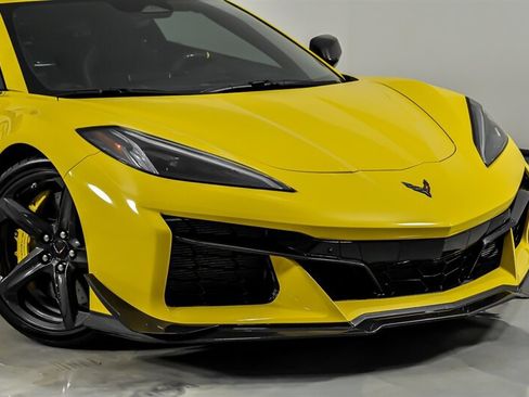 Used 2025 Chevrolet Corvette Z06 w/ Z07 Performance Package RWD image 3