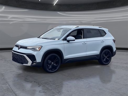 New 2026 Volkswagen Taos SE image 1