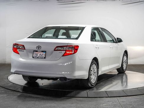 Used 2014 Toyota Camry LE FWD image 4