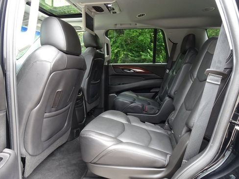 Used 2018 Cadillac Escalade Premium Luxury RWD image 15