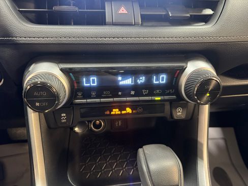 Used 2025 Toyota RAV4 XLE AWD/4WD image 12
