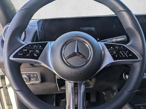 Used 2025 Mercedes-Benz GLB 250 GLB 250 image 13