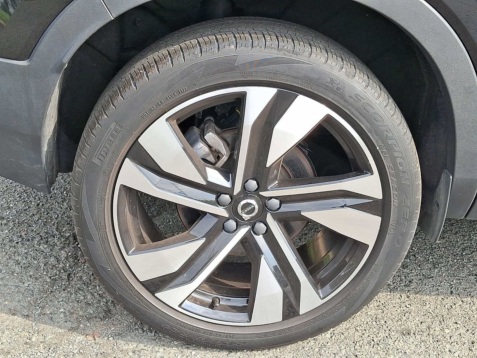 Used 2023 Volvo XC40 B5 Plus w/ Protection Package Premier AWD/4WD image 7