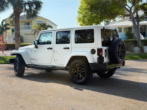 Used 2017 Jeep Wrangler Unlimited Sahara image 3