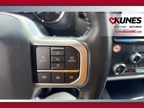 Used 2024 Ford Expedition Max XLT image 17