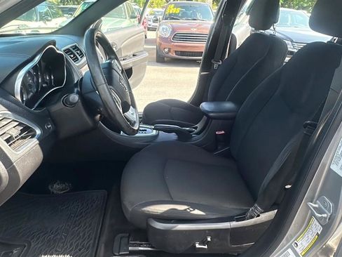 Used 2013 Dodge Avenger SXT FWD image 25