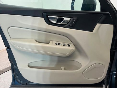 Used 2021 Volvo XC60 T6 Momentum image 14