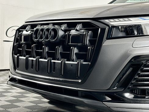 Used 2025 Audi Q7 3.0T Prestige w/ Prestige Package AWD/4WD image 37