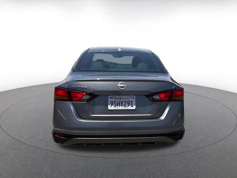 Used 2025 Nissan Altima 2.5 SV FWD image 12