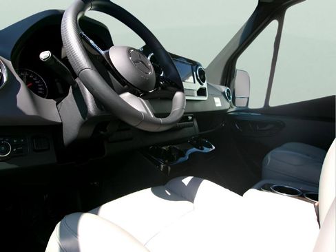 Used 2025 Mercedes-Benz Sprinter 2500 image 23