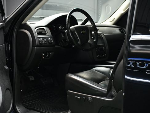 Used 2014 Chevrolet Silverado 2500 LTZ w/ LTZ Plus Package image 24