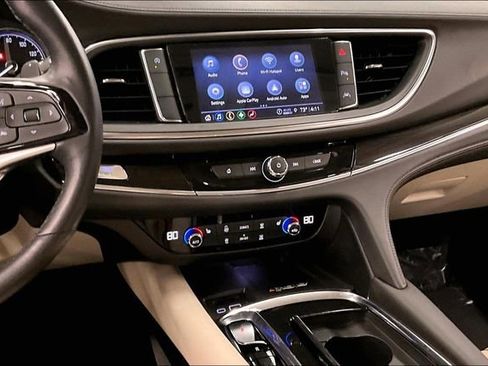 Used 2023 Buick Enclave Essence image 7