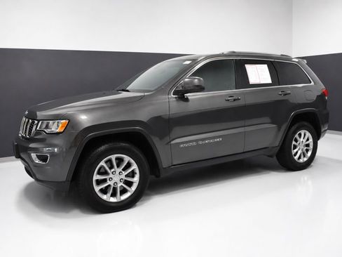 Used 2021 Jeep Grand Cherokee Laredo AWD/4WD image 2