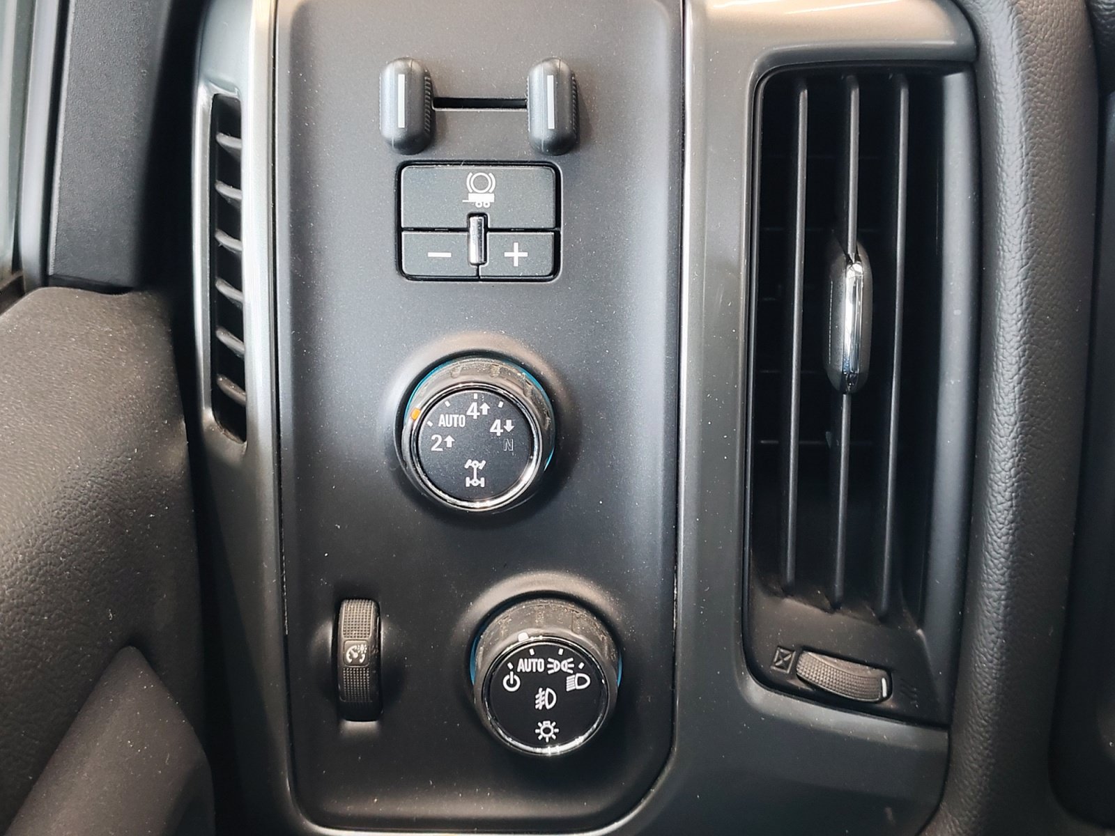 Used 2015 Chevrolet Silverado 1500 LT w/ All Star Edition AWD/4WD image 23
