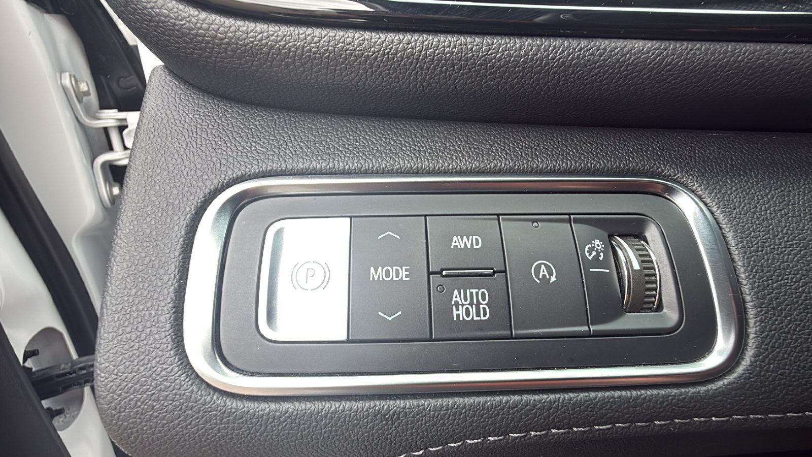 Used 2025 Buick Enclave Preferred AWD/4WD image 11