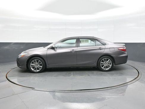 Used 2015 Toyota Camry SE image 4