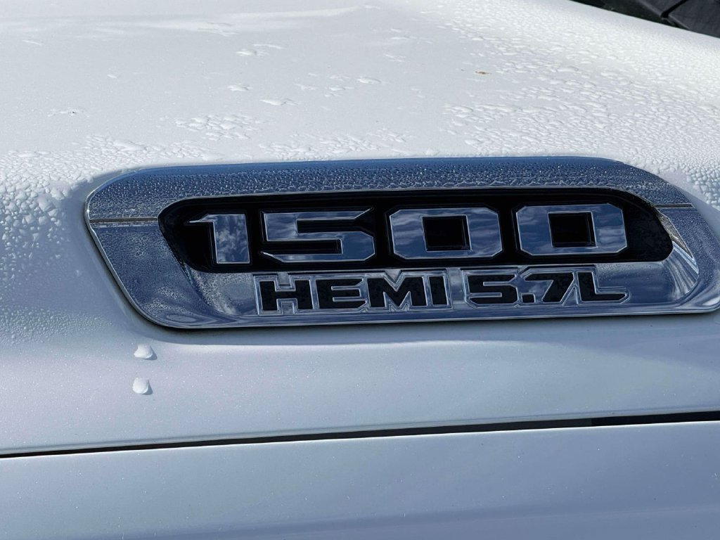 Used 2019 RAM 1500 Laramie AWD/4WD image 11