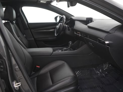 Used 2021 MAZDA MAZDA3 Hatchback w/Premium Plus Pkg image 12