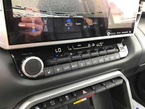 Certified 2024 Toyota Sequoia Platinum image 24