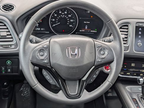 Used 2020 Honda HR-V Touring image 12