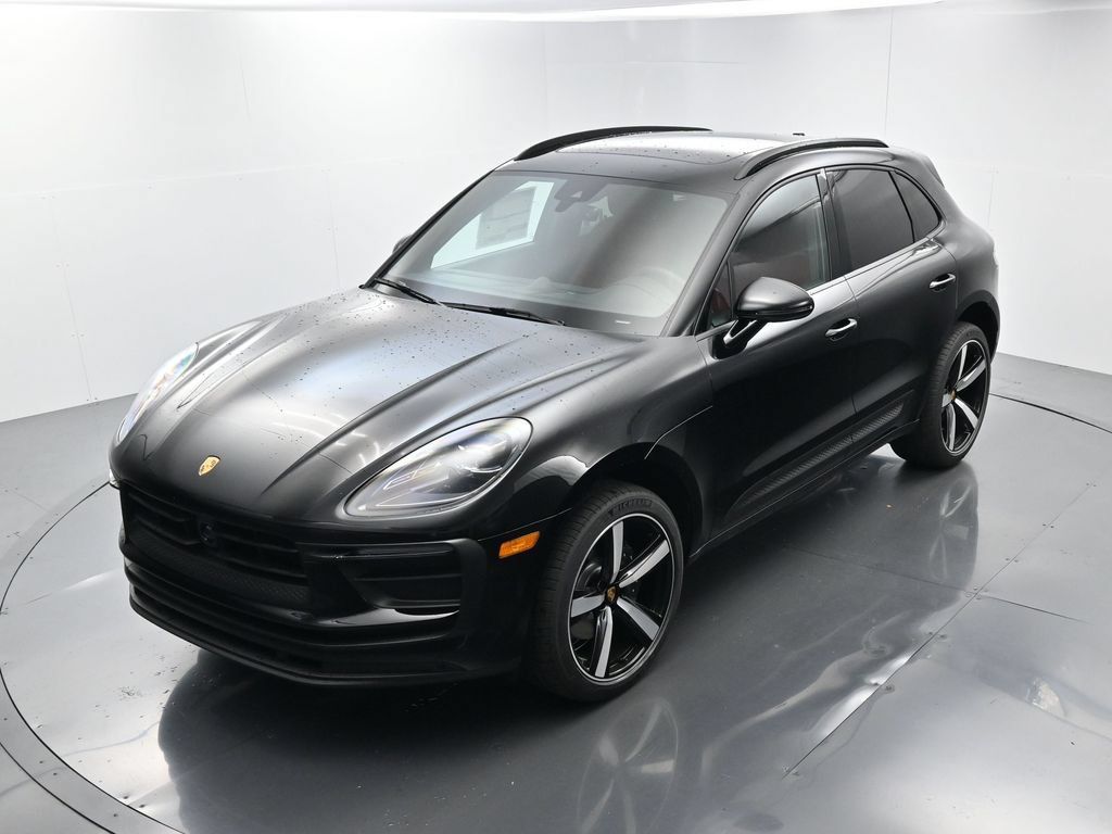 Certified 2026 Porsche Macan AWD/4WD image 30